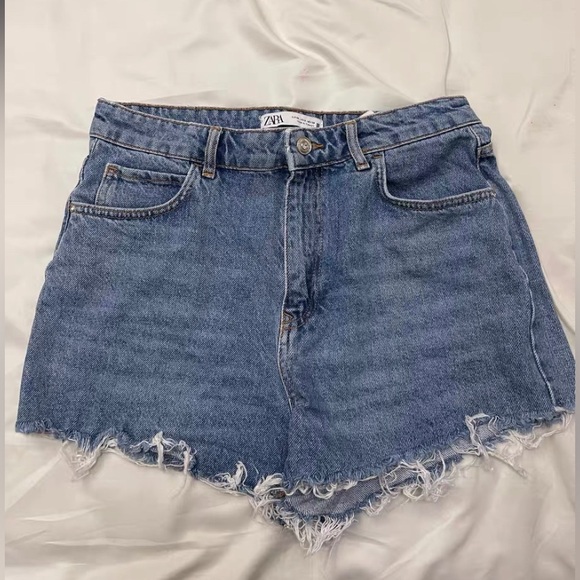 Zara Women's Frayed Hem Blue Jean Shorts - Picture 1 of 3